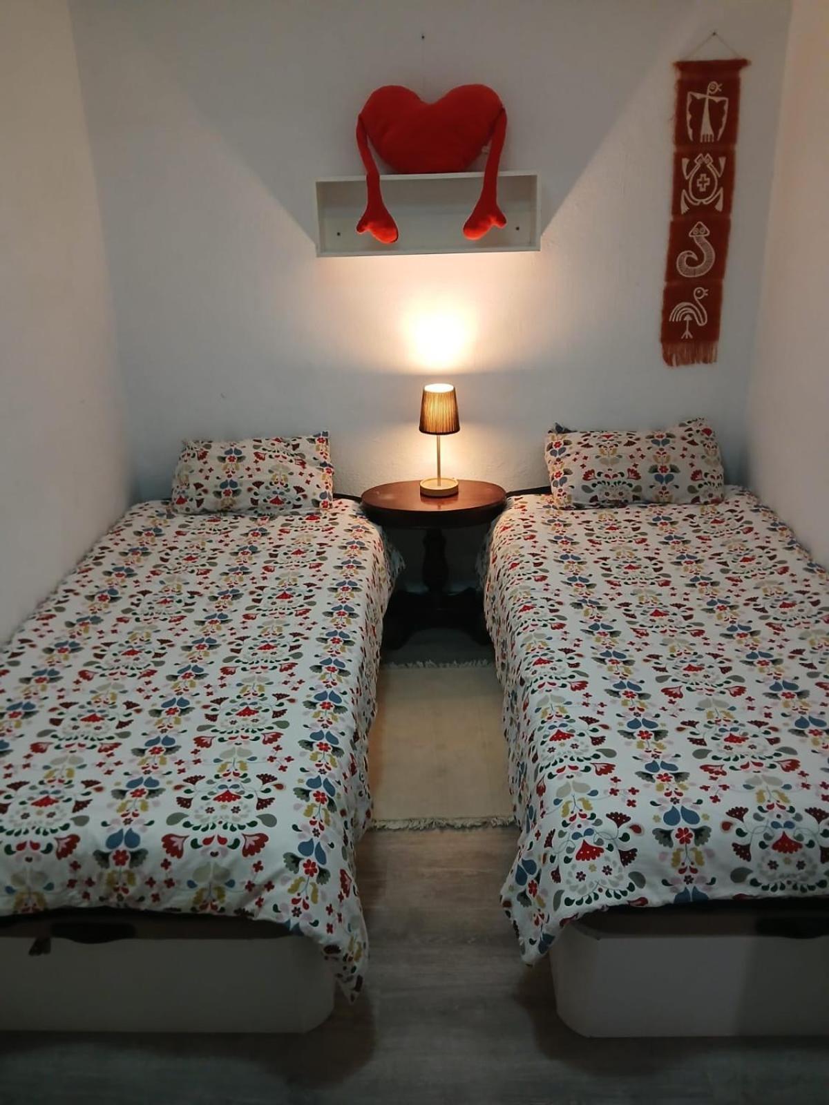 Piso Para 4 Con 2 Parking En Casco Historico De Zaragoza 2 Noches Minimo Esterno foto